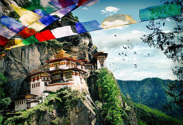 Tour 2 Bhutan Tour Package – 6 Nights / 7 Days Monasteries, Mountains & Markets